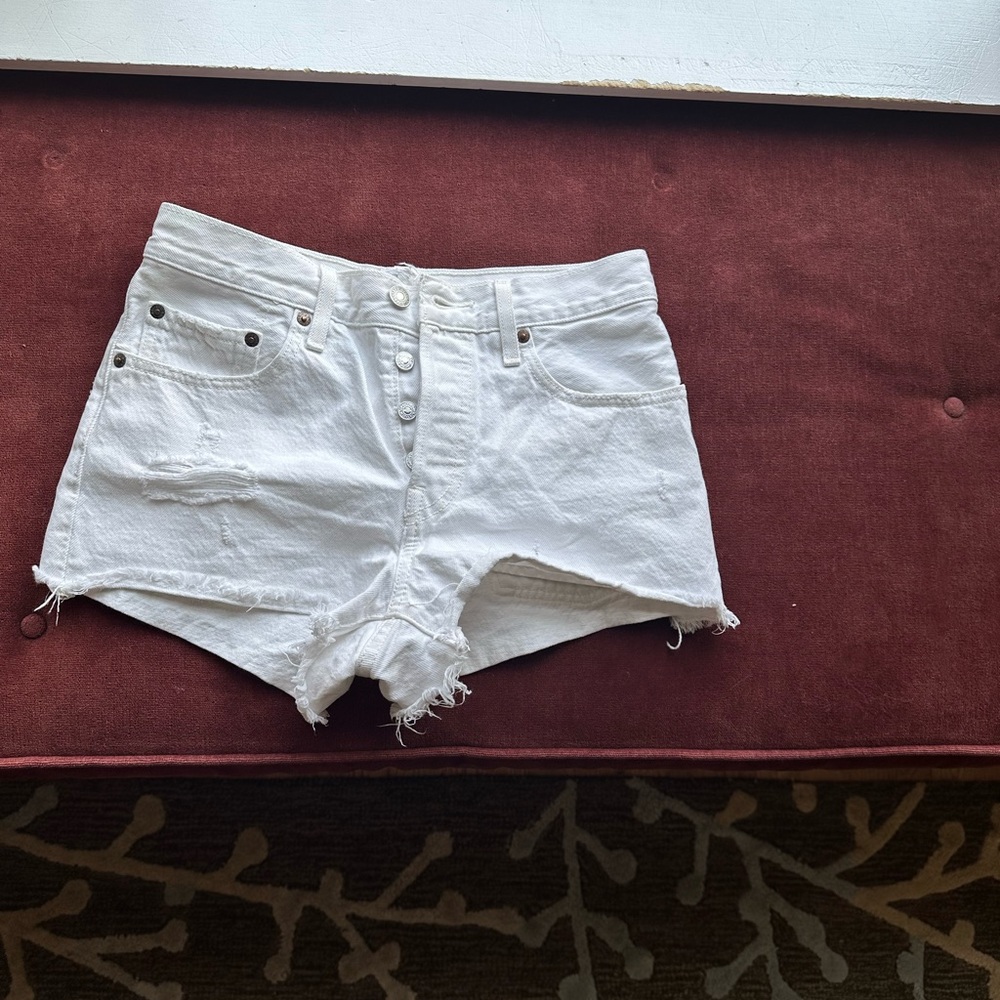 White Levi 501s perfect condition button fly denim shorts size 26